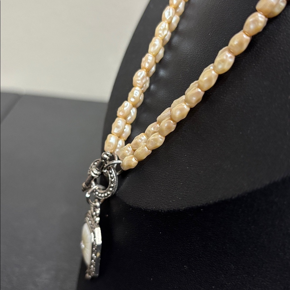Avon Rice Pearl Mother Of Pearl Toggle Necklace Vintage - Picture 3 of 10